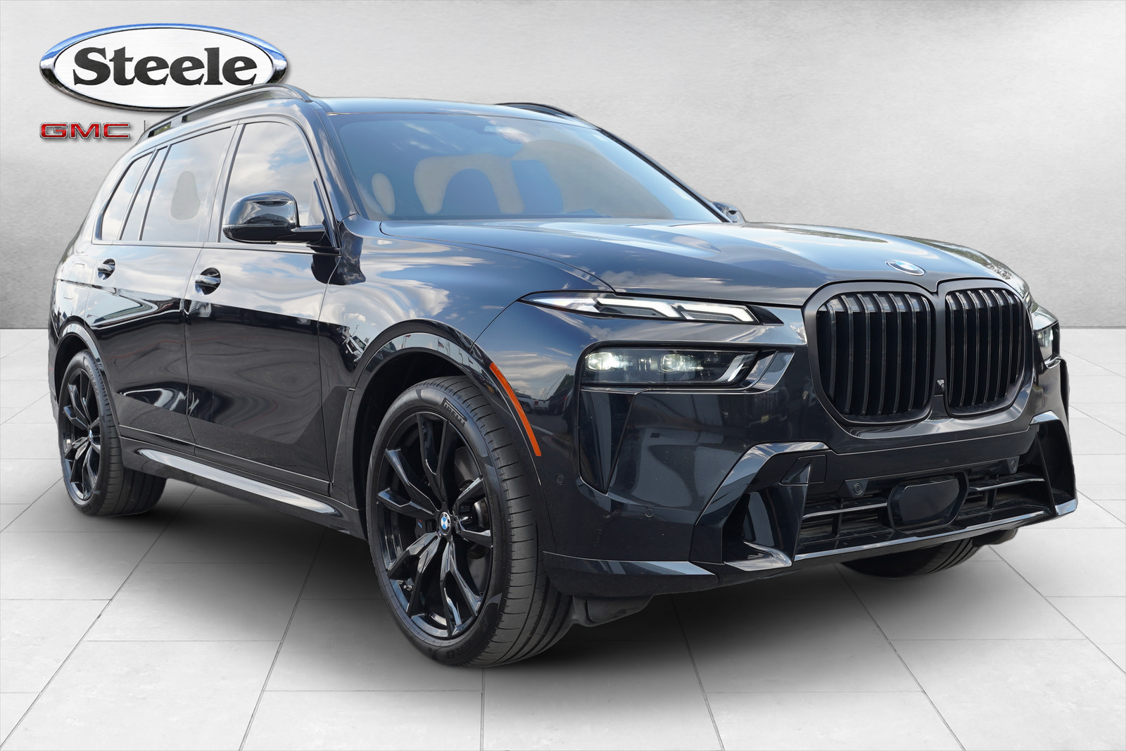 Used 2024 BMW X7 xDrive40i w/ M Sport Package AWD/4WD image 3