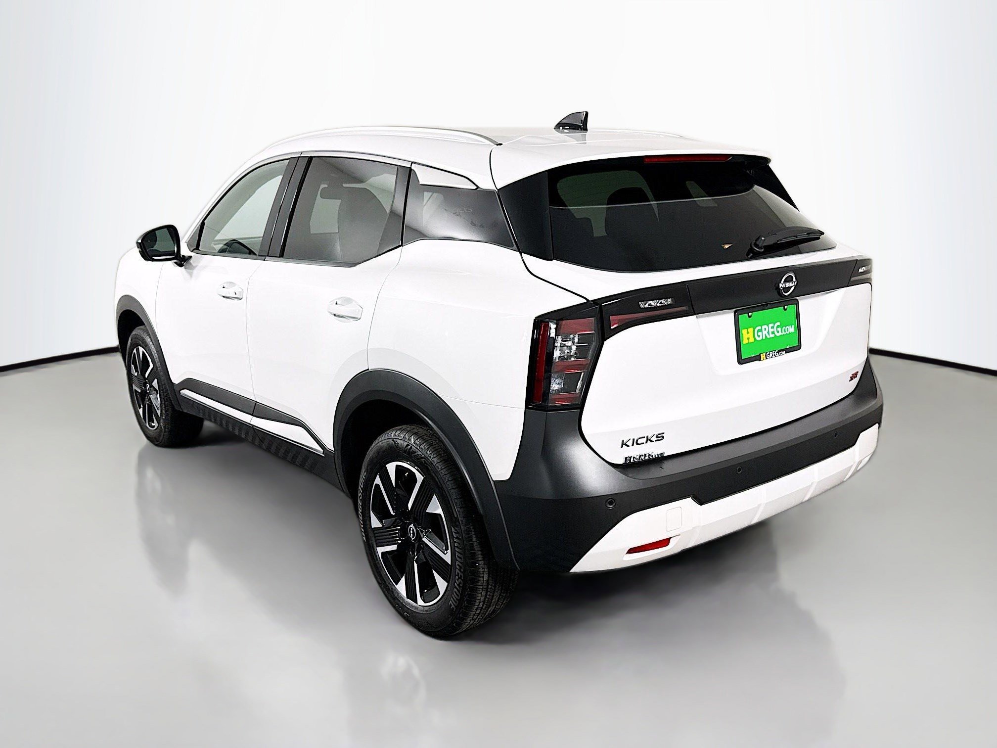 Used 2026 Nissan Kicks SR image 7