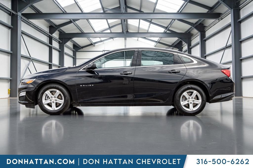 Used 2024 Chevrolet Malibu LT FWD image 2