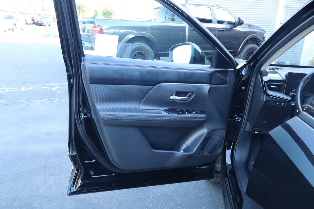 Used 2025 Nissan Kicks SR FWD image 20