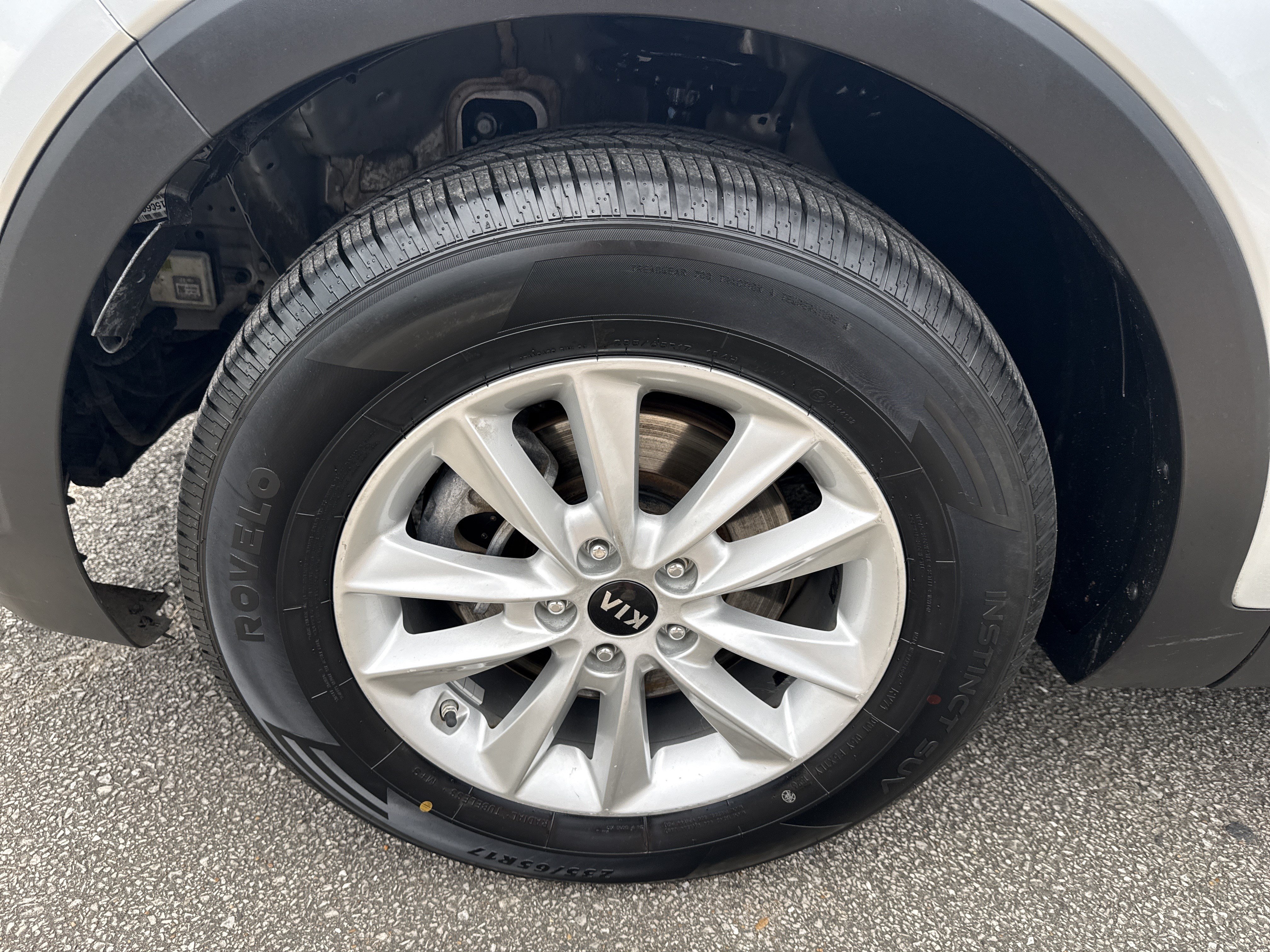 Used 2020 Kia Sorento L FWD image 11