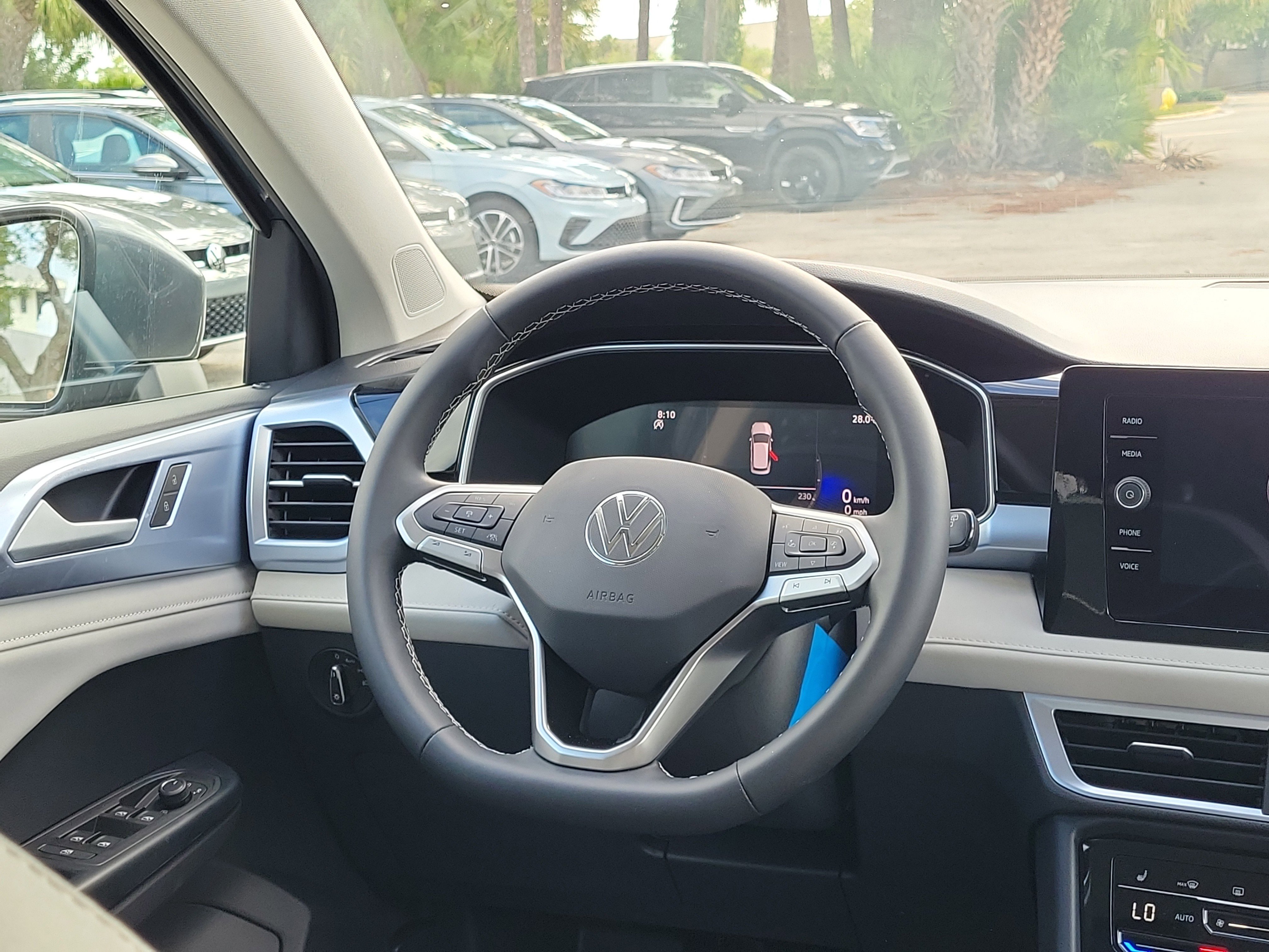 New 2026 Volkswagen Taos SE FWD image 3