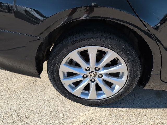 Used 2020 Toyota Camry LE image 3