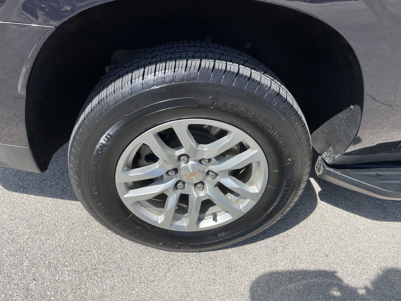 Used 2024 Chevrolet Suburban LT image 34