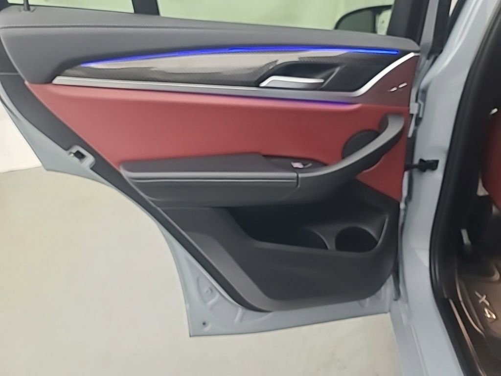 Used 2023 BMW X4 M40i w/ Premium Package image 17