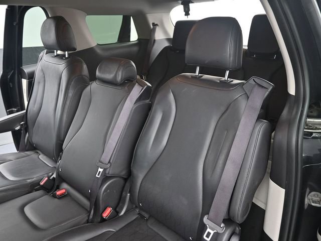 Used 2024 Kia Carnival LX image 21