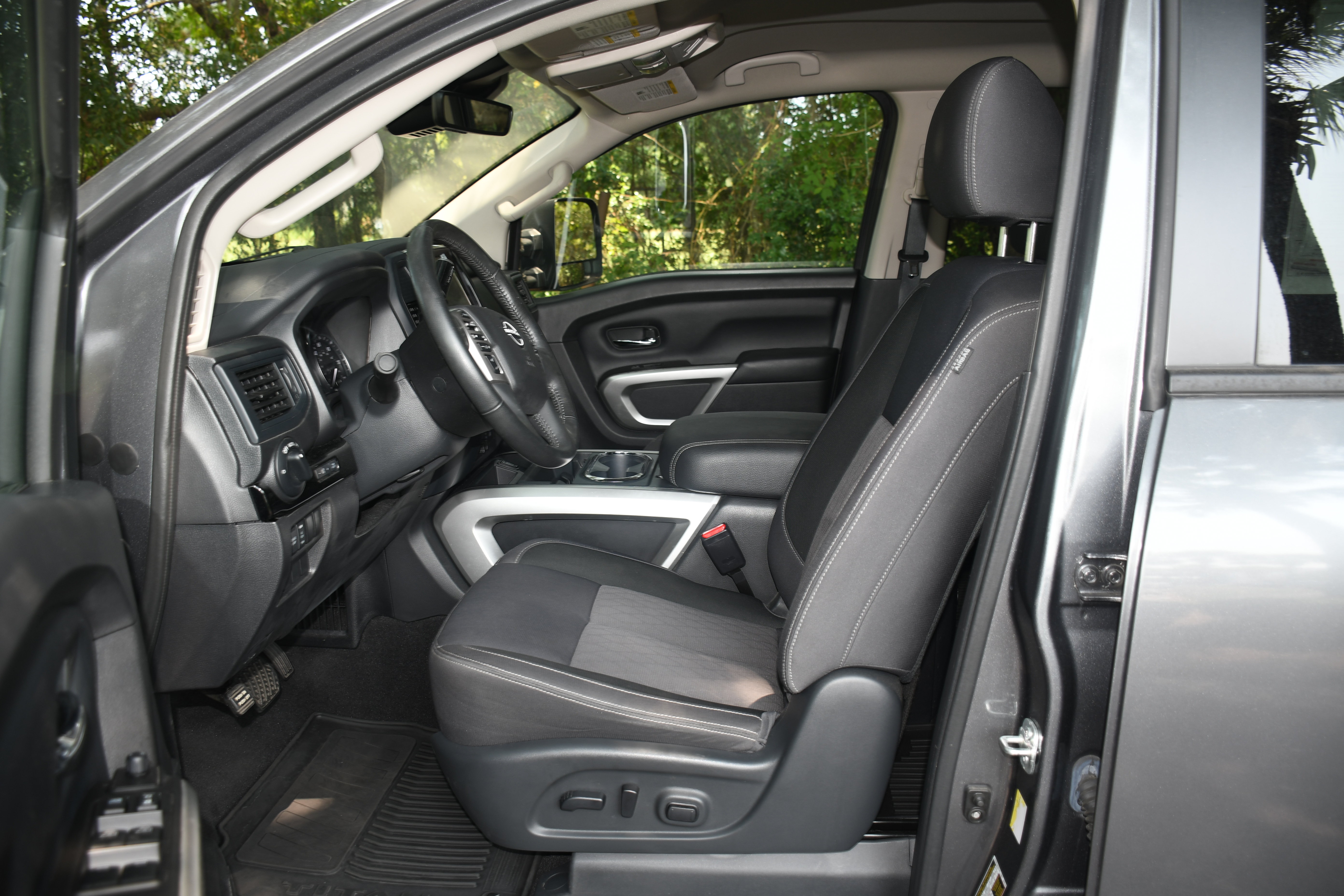Used 2023 Nissan Titan SV w/ SV Convenience Package RWD image 7