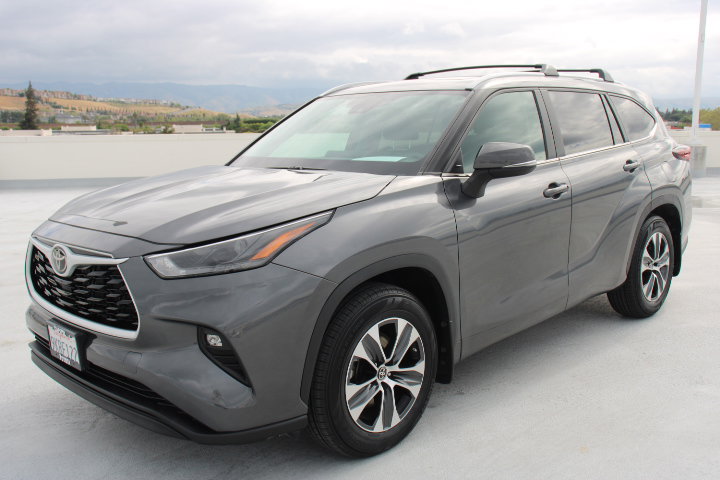 Certified 2024 Toyota Highlander XLE image 7