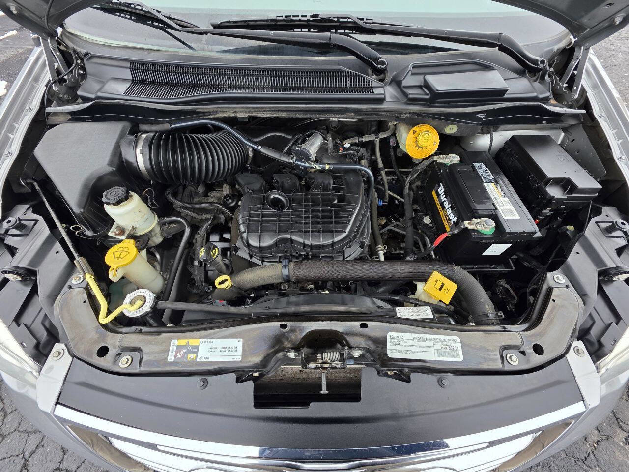 Used 2016 Chrysler Town & Country Touring image 32