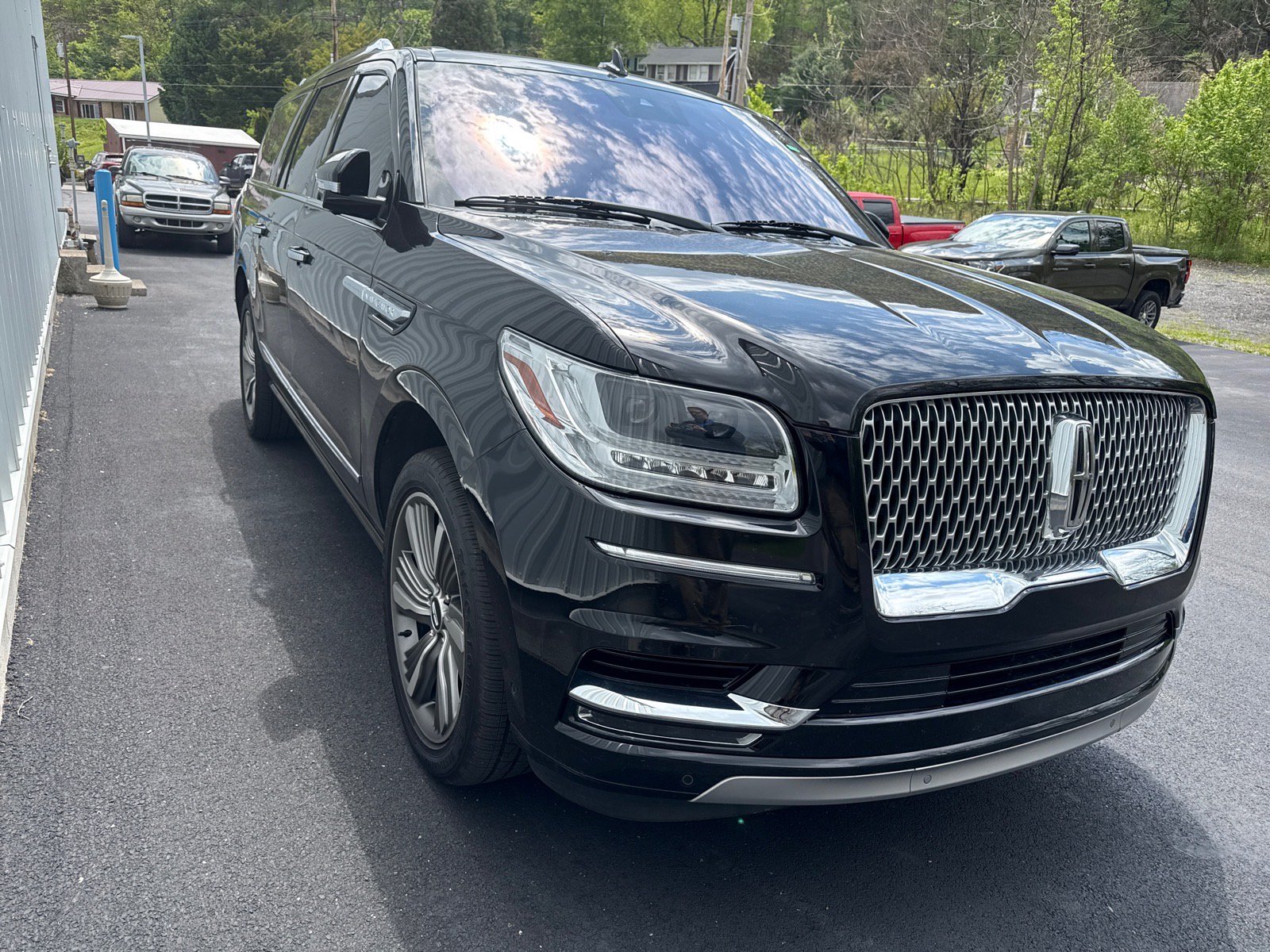 Used 2018 Lincoln Navigator L Reserve w/ Technology Package AWD/4WD image 3