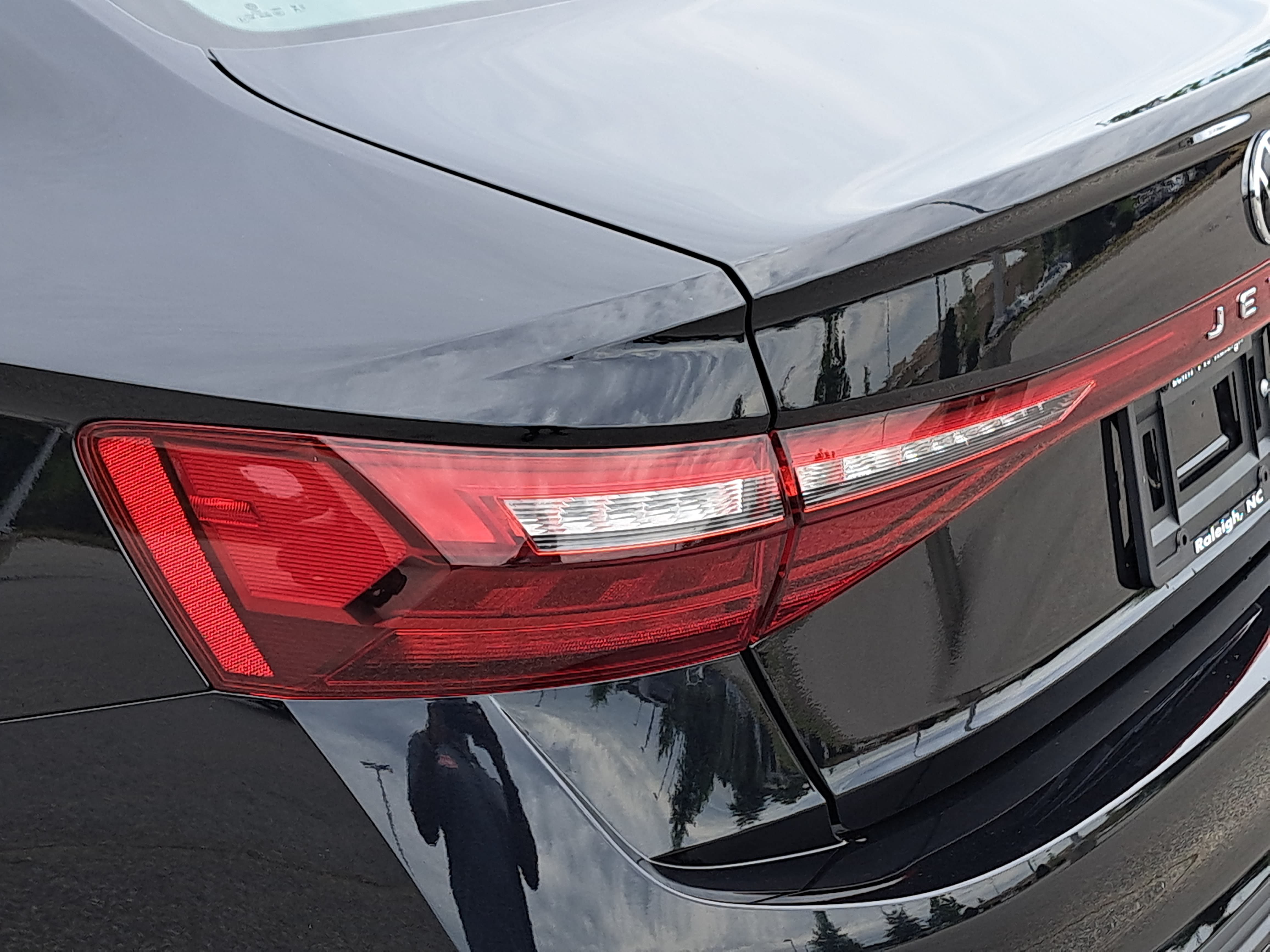 Certified 2025 Volkswagen Jetta SE FWD image 31