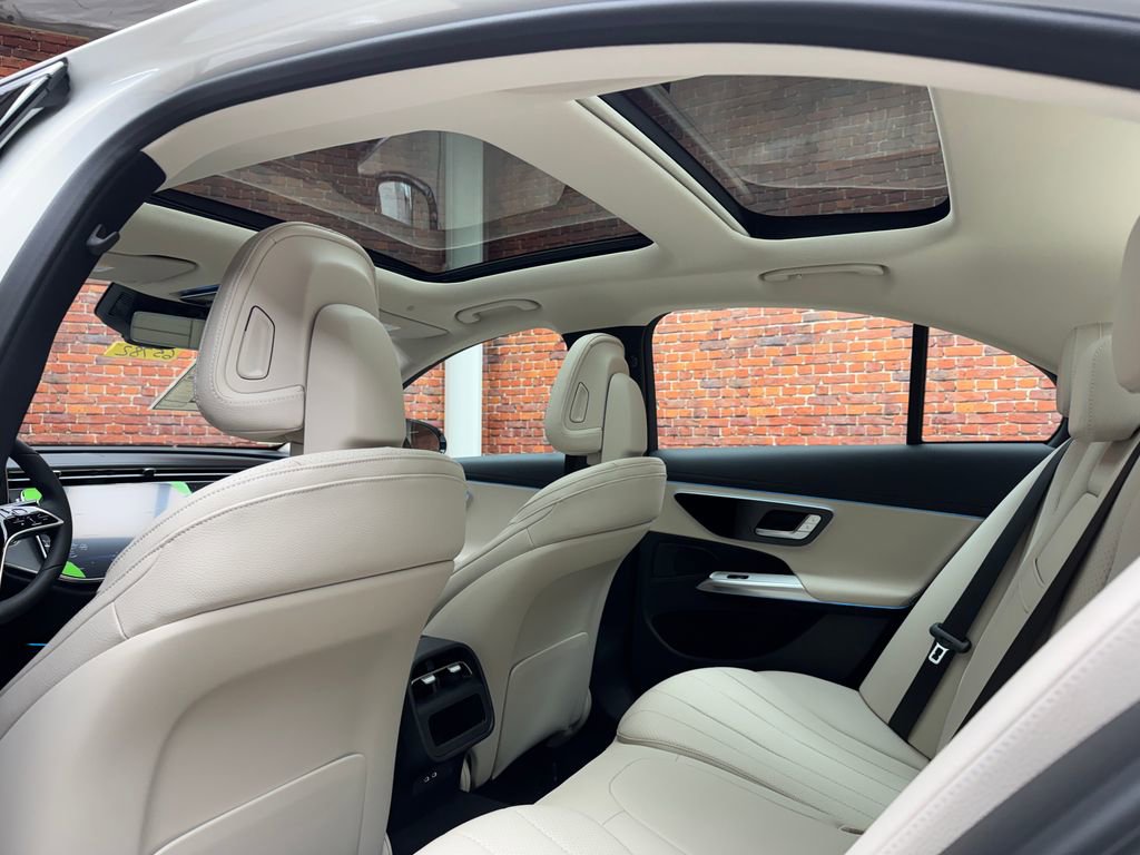 New 2026 Mercedes-Benz E 350 4MATIC Sedan image 3