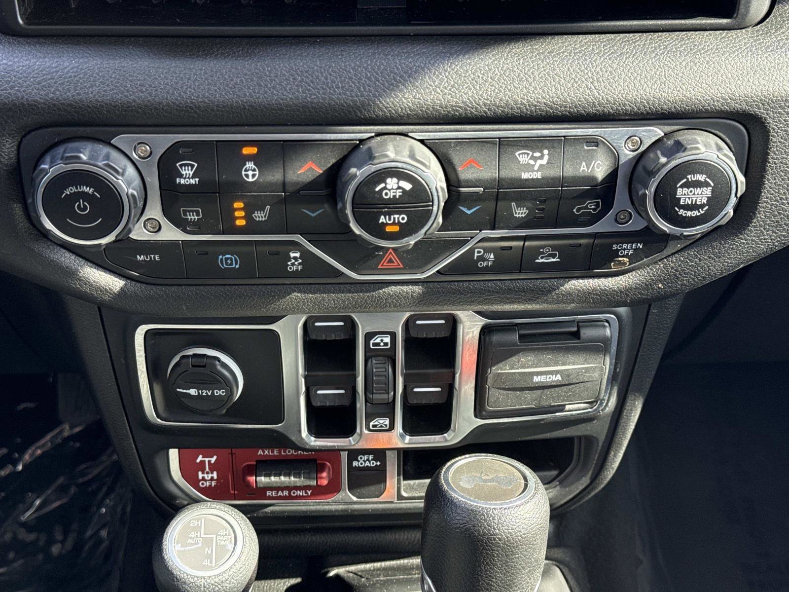 Used 2024 Jeep Wrangler Unlimited image 5
