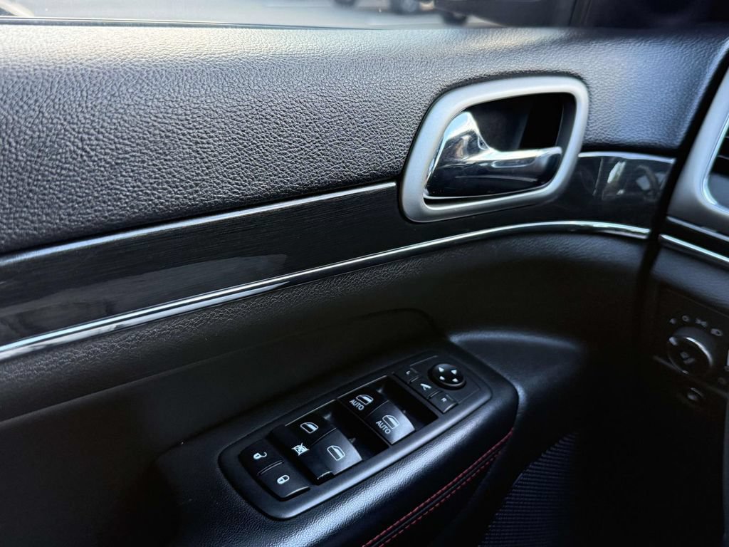Used 2018 Jeep Grand Cherokee Trailhawk w/ Trailhawk Luxury Group AWD/4WD image 32