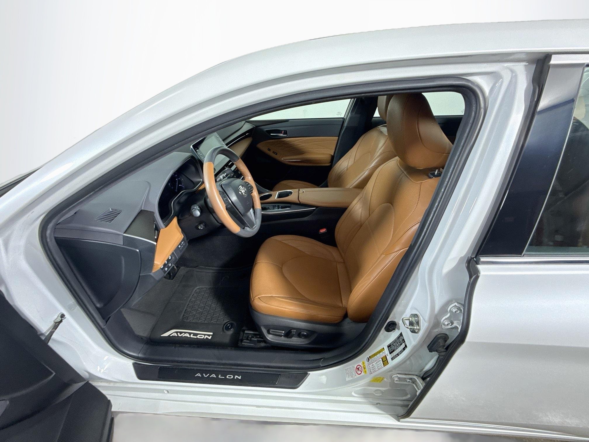 Certified 2019 Toyota Avalon Limited w/ Advanced Safety Package FWD image 20