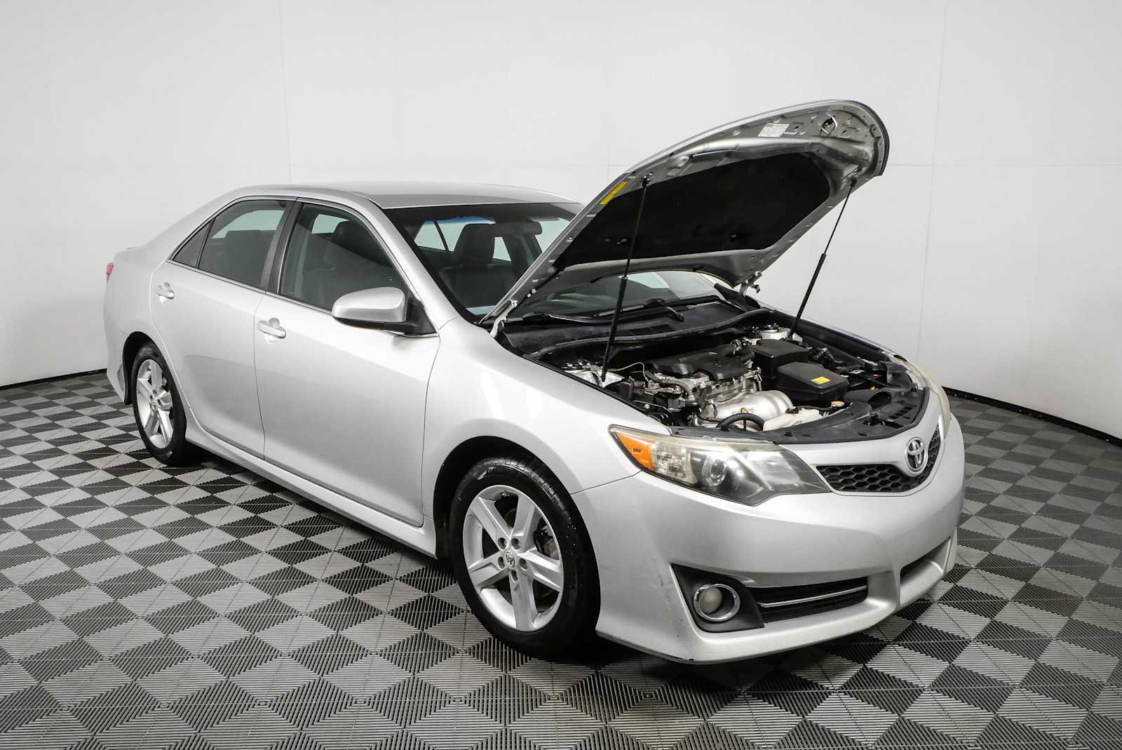 Used 2012 Toyota Camry SE FWD image 30