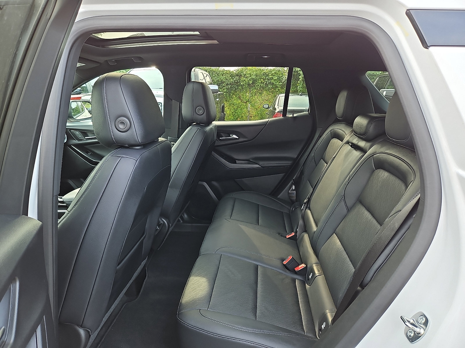 Certified 2025 Chevrolet Equinox LT w/ Convenience Package II AWD/4WD image 10