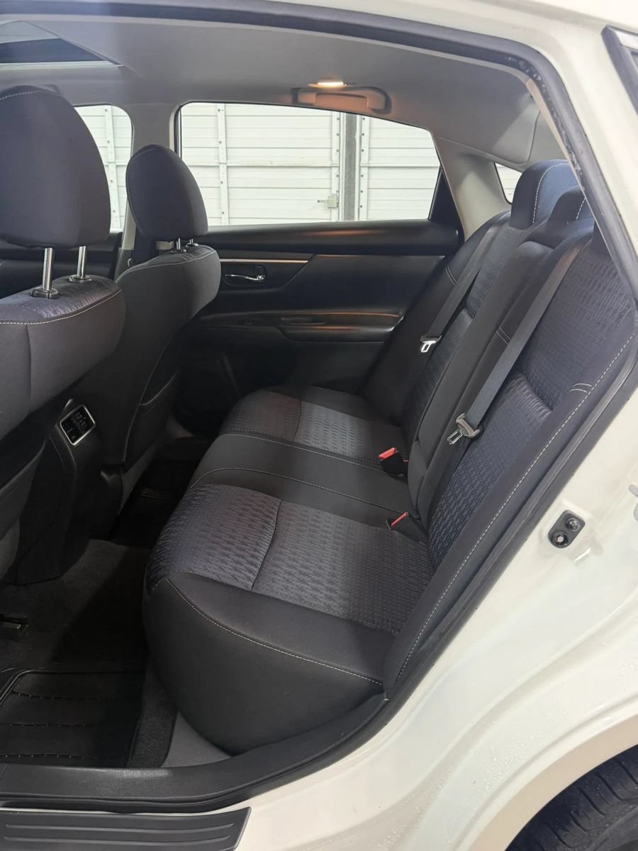 Used 2016 Nissan Altima 2.5 SV w/ Convenience Package FWD image 11