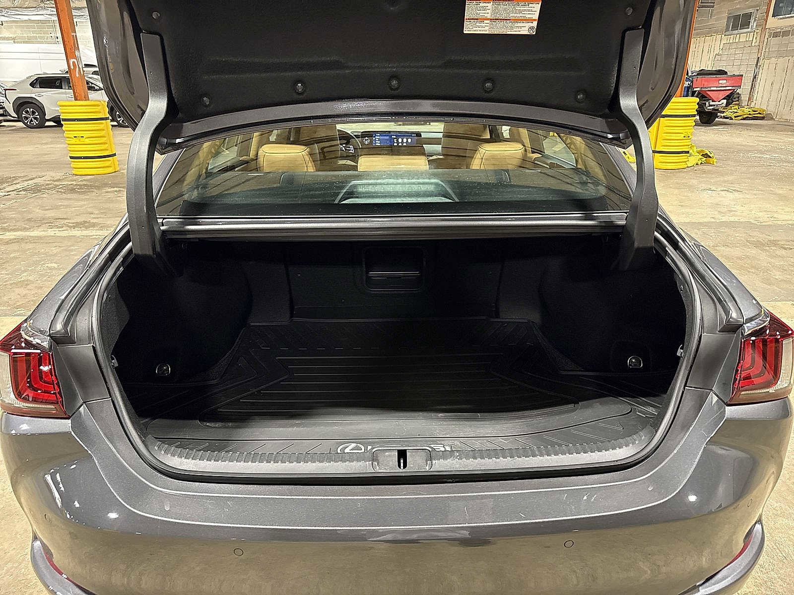 Used 2024 Lexus ES 350 w/ Premium Package image 11