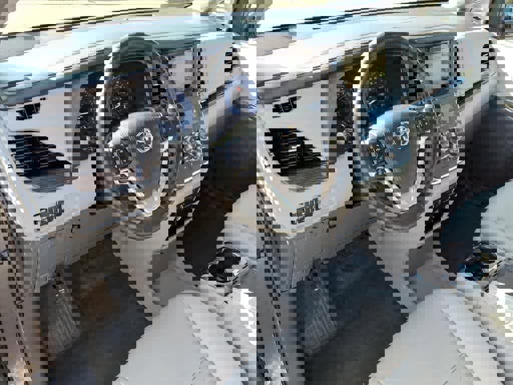 Used 2015 Toyota Sienna XLE w/ XLE Navigation Package image 14