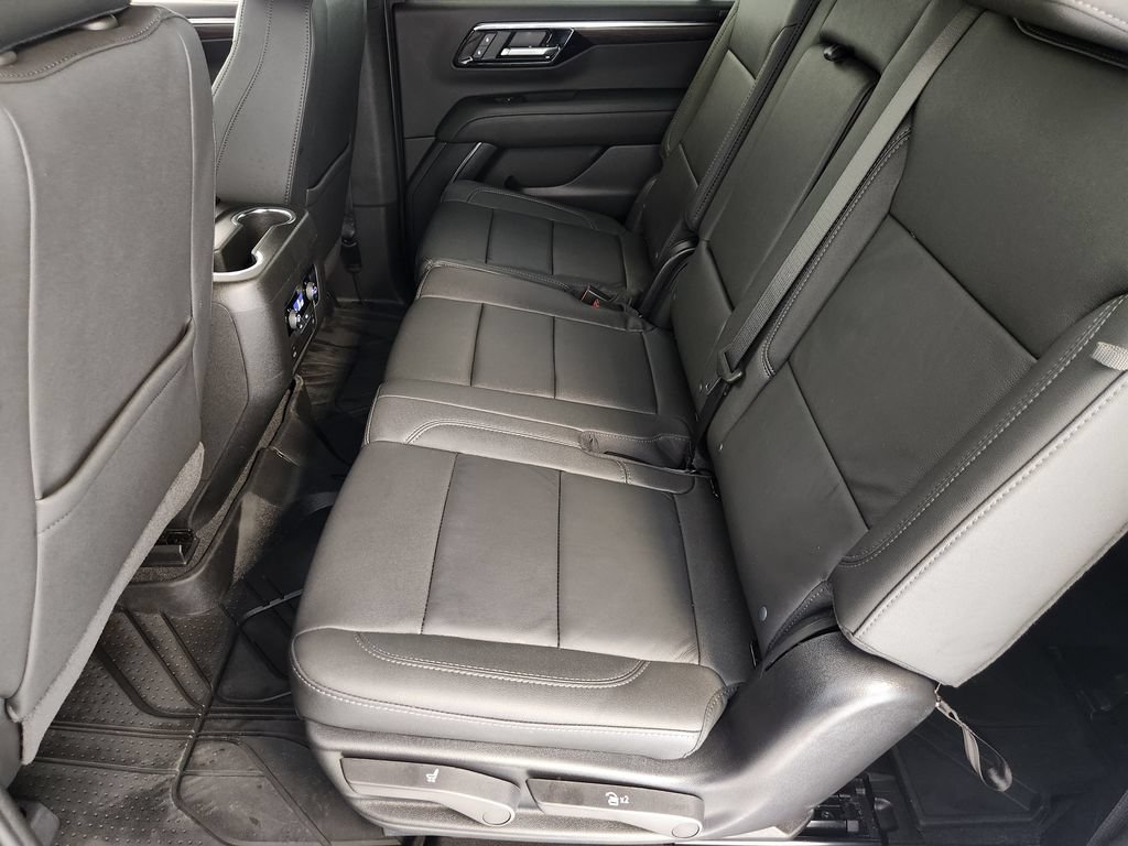 Used 2025 Chevrolet Suburban LT AWD/4WD image 30