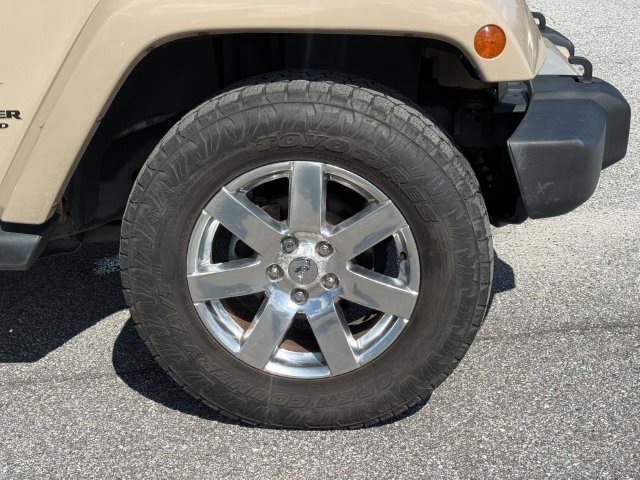 Used 2016 Jeep Wrangler Unlimited Sahara w/ Dual Top Group AWD/4WD image 10