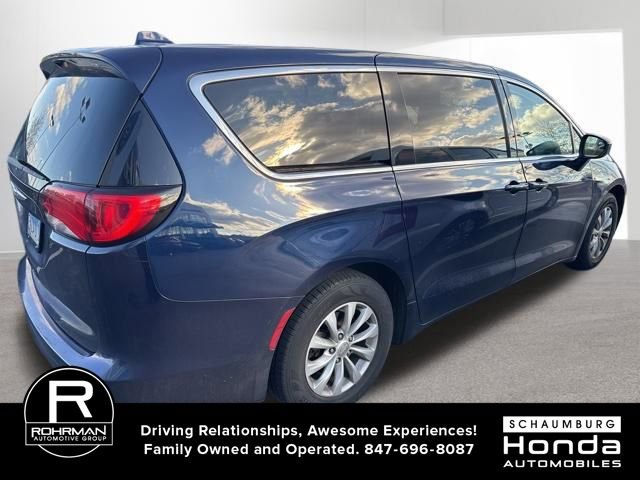 Used 2017 Chrysler Pacifica Touring w/ Tire & Wheel Group image 5