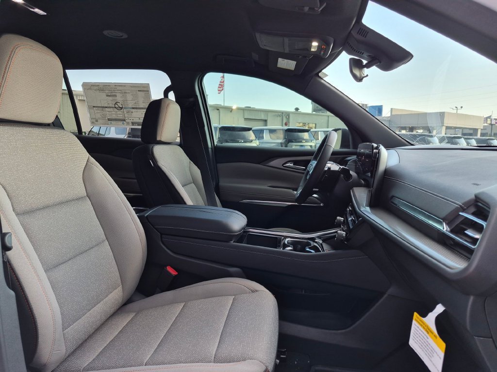 New 2026 Chevrolet Traverse LT w/ LPO, Floor Liner Package FWD image 30