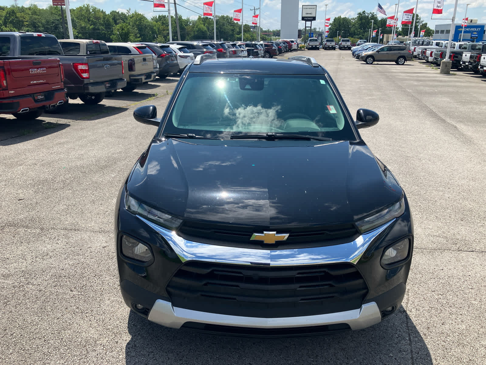 Used 2023 Chevrolet TrailBlazer LT FWD image 2