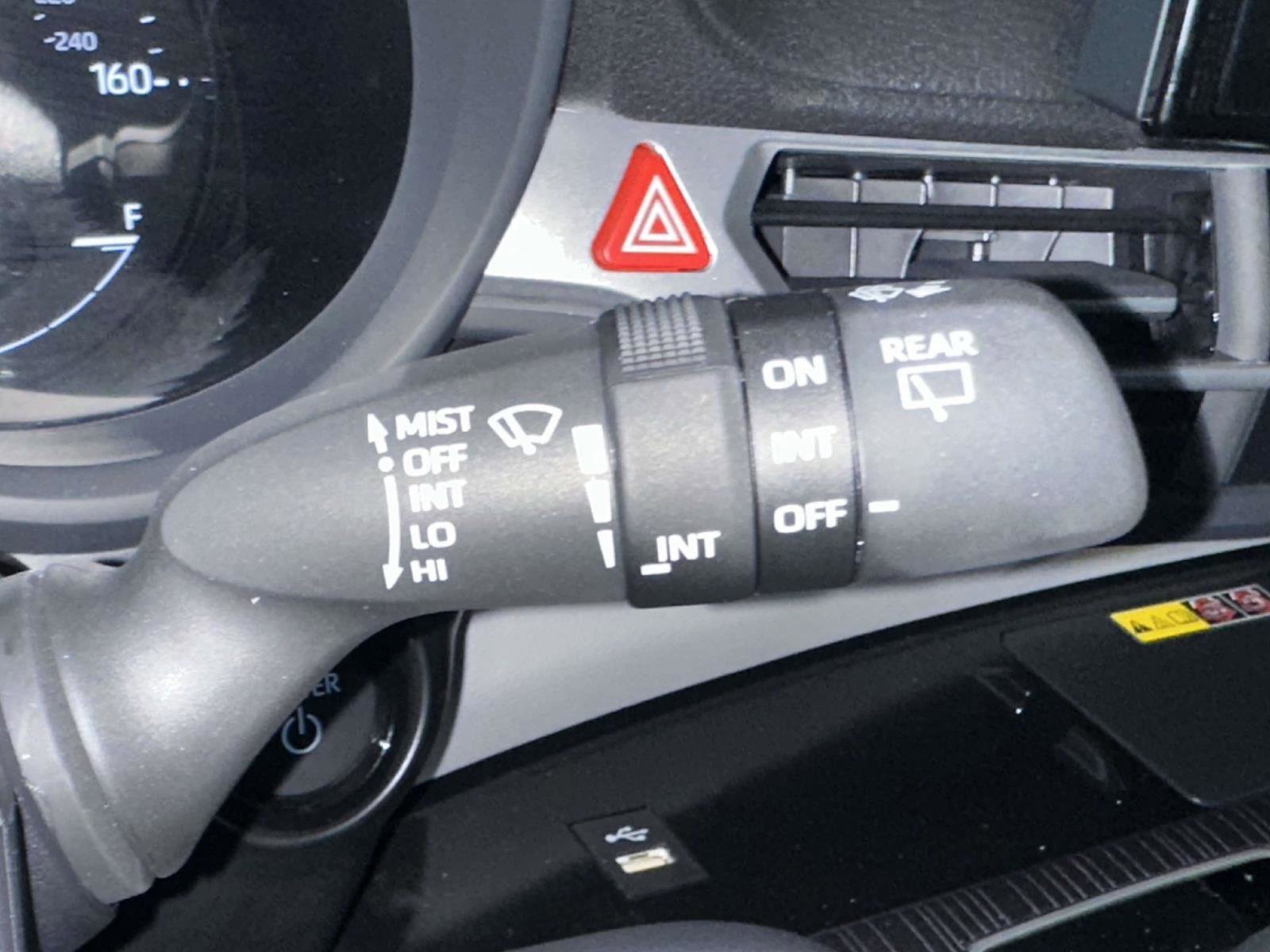 Used 2025 Toyota Sienna LE image 30