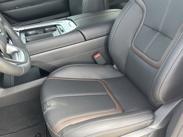 New 2026 Nissan Armada SL w/ Captain's Chari Seat Package image 12