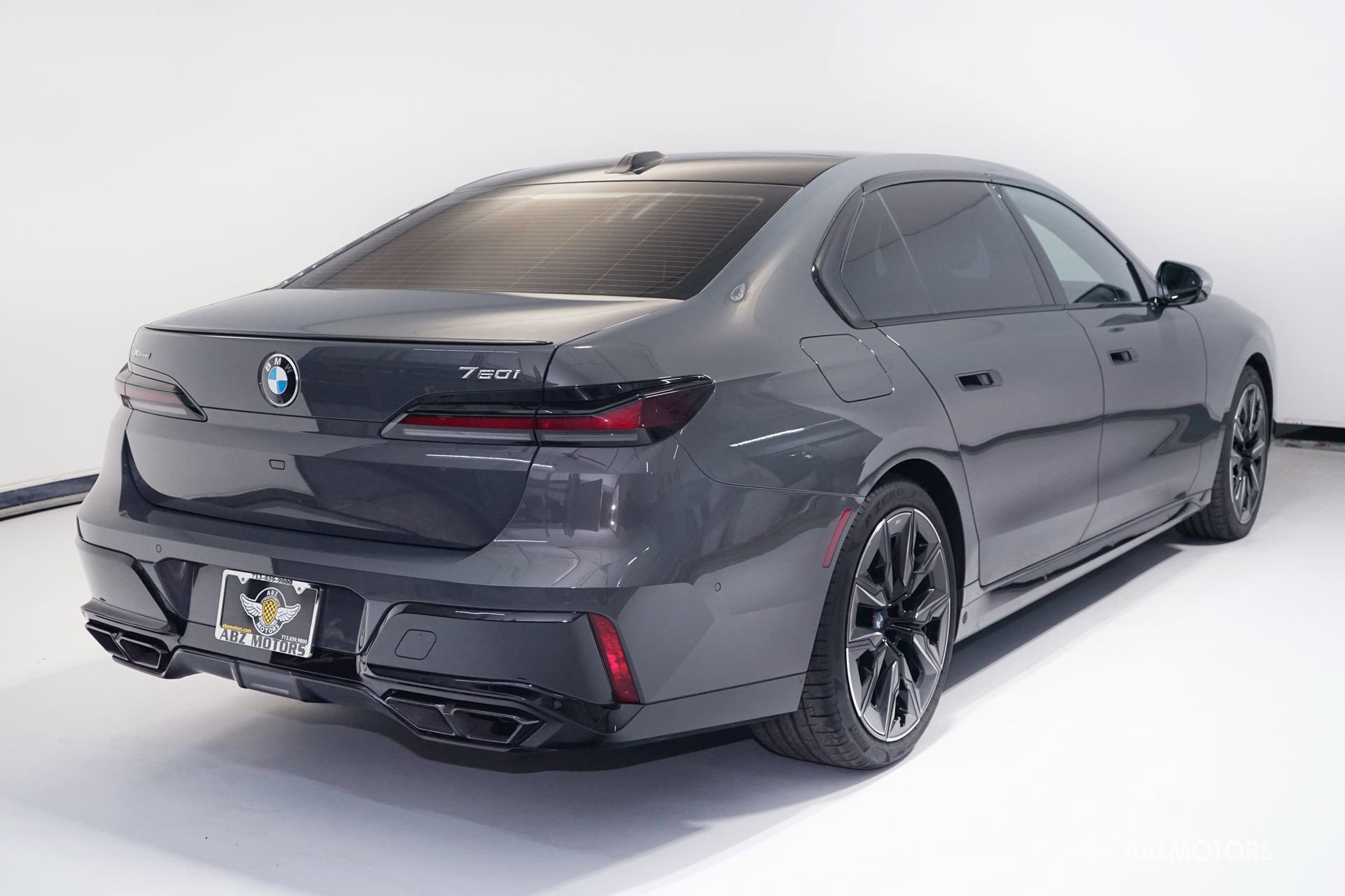 Used 2024 BMW 760i xDrive w/ Executive Package image 5