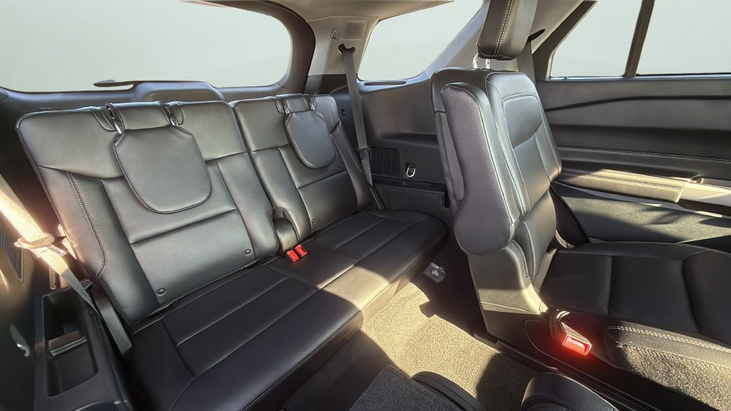 Used 2023 Ford Explorer Limited w/ Equipment Group 301A RWD image 15
