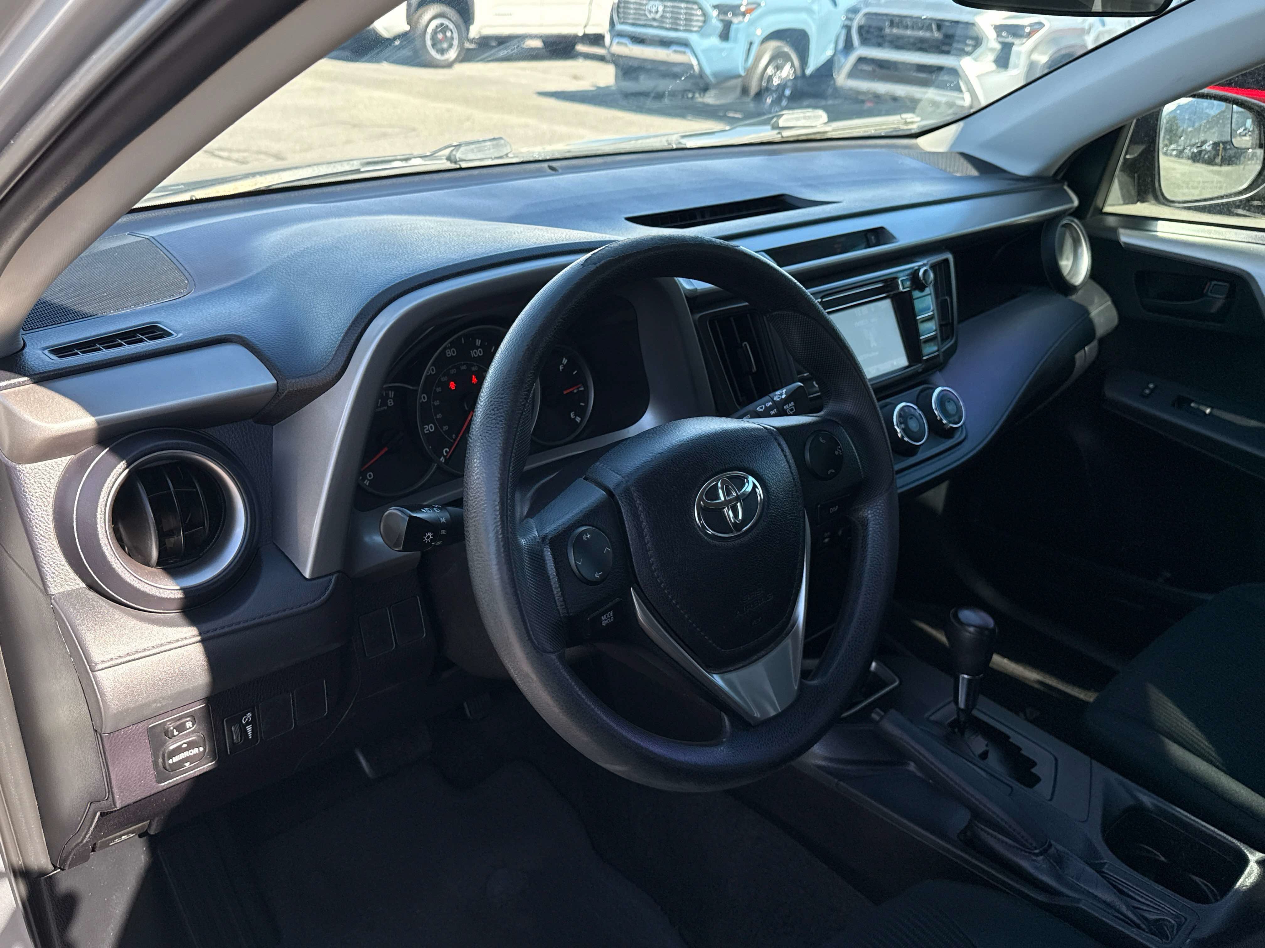 Used 2016 Toyota RAV4 LE FWD image 10
