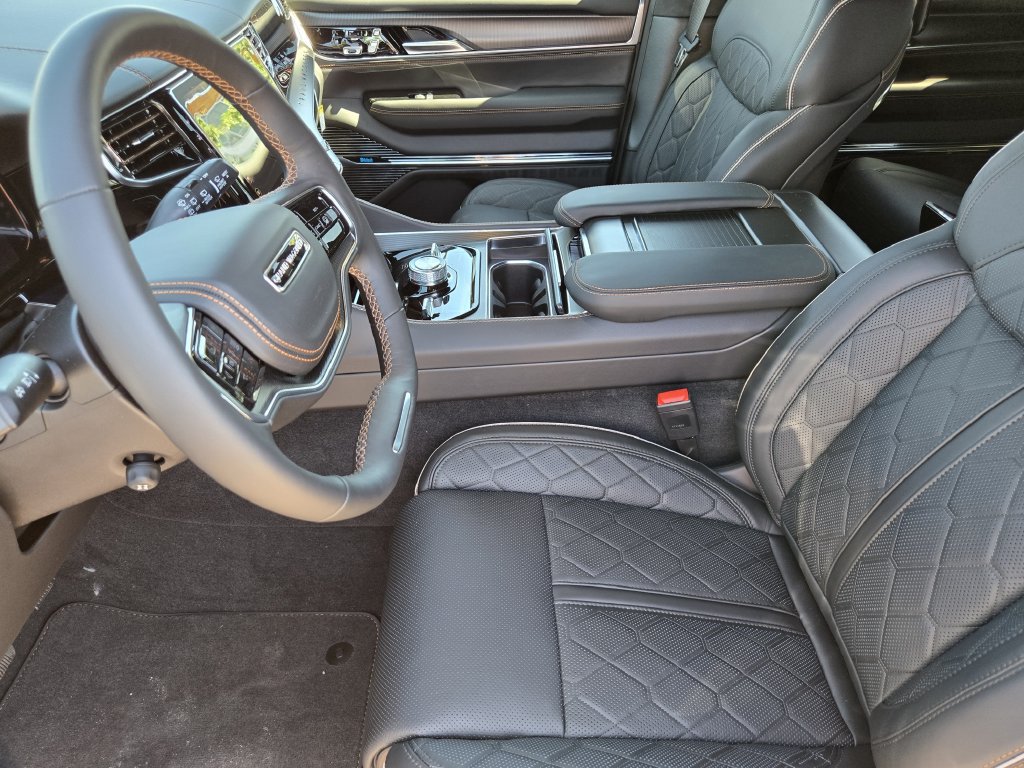 New 2026 Jeep Grand Wagoneer L Summit AWD/4WD image 8