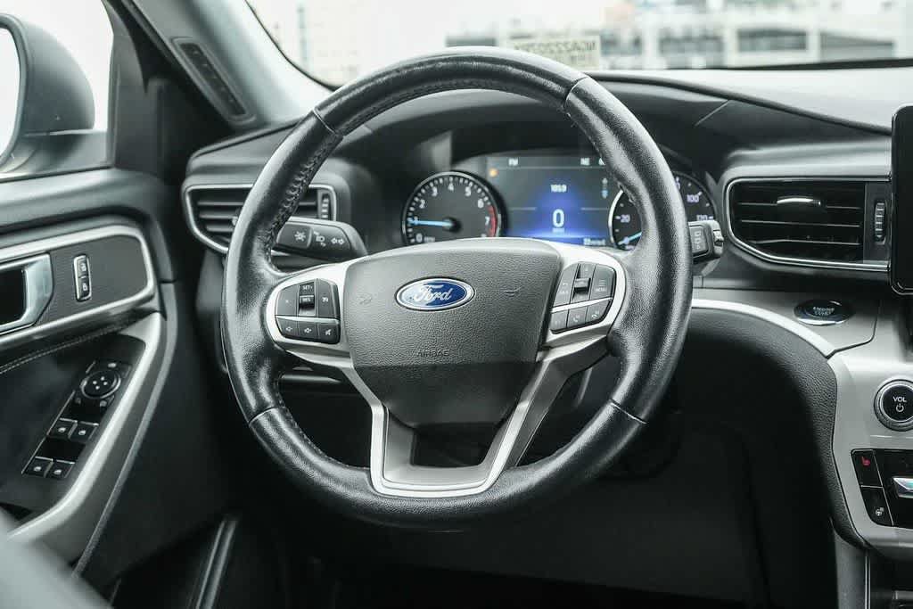 Used 2022 Ford Explorer XLT w/ Equipment Group 202A RWD image 12