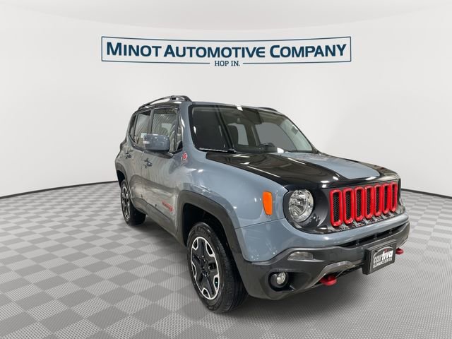 Used 2017 Jeep Renegade Trailhawk w/ Popular Equipment Group AWD/4WD image 2