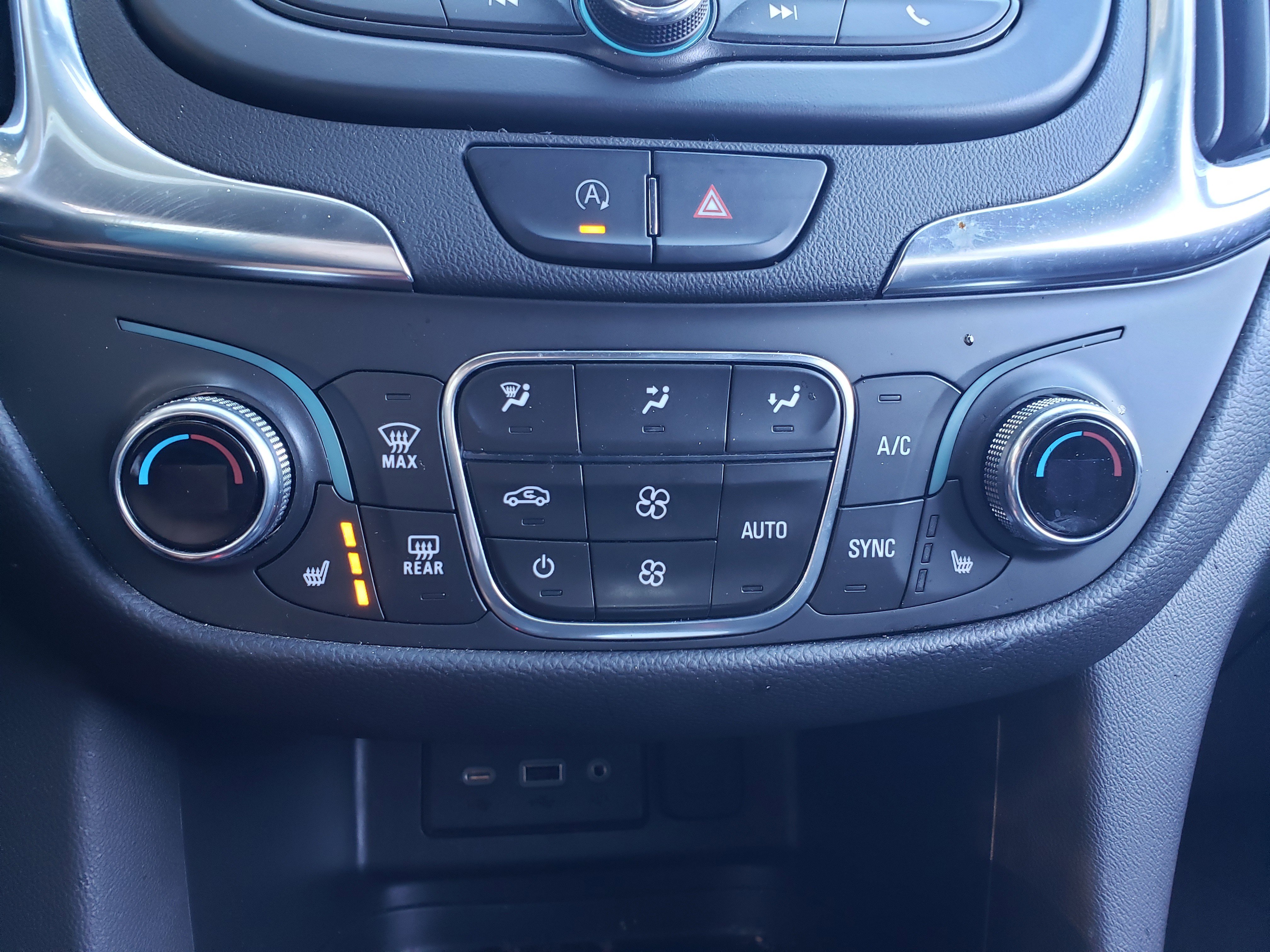 Used 2022 Chevrolet Equinox LT w/ Driver Convenience Package image 20