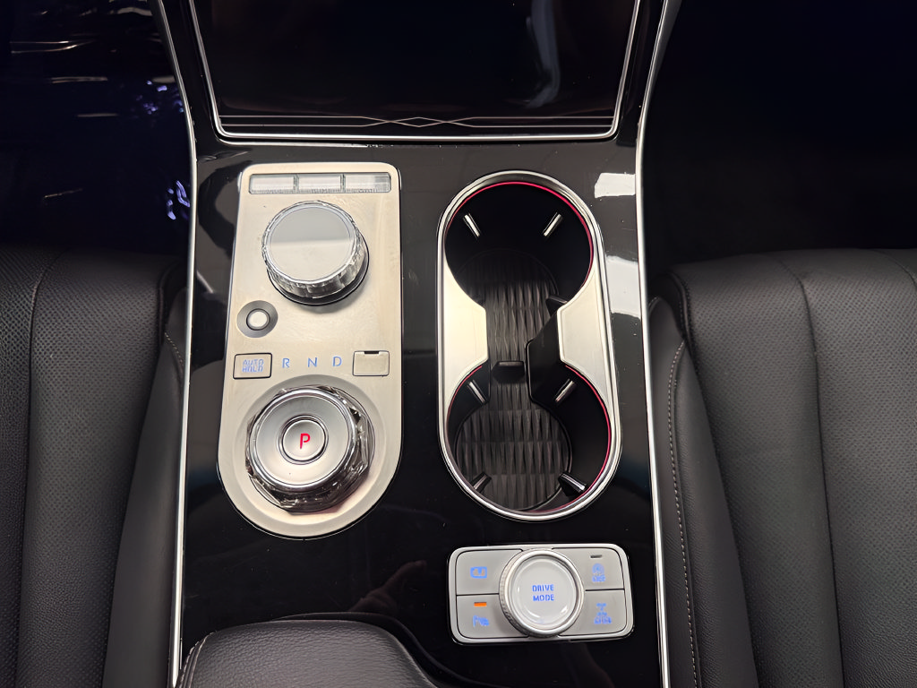 Used 2025 Genesis GV80 2.5T Standard AWD/4WD image 25