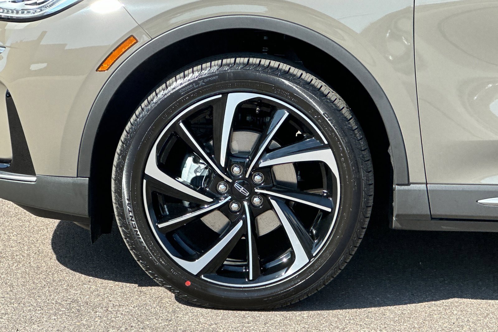 New 2025 Lincoln Corsair Reserve w/ Equipment Group 202A image 23