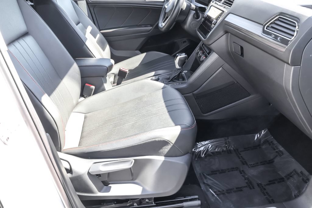 Certified 2024 Volkswagen Tiguan Wolfsburg Edition AWD/4WD image 37