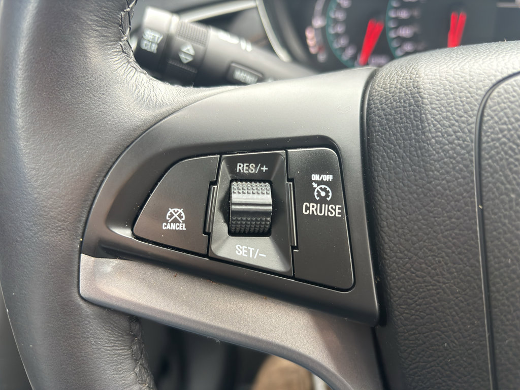 Used 2022 Chevrolet Trax LT w/ LT Convenience Package image 15