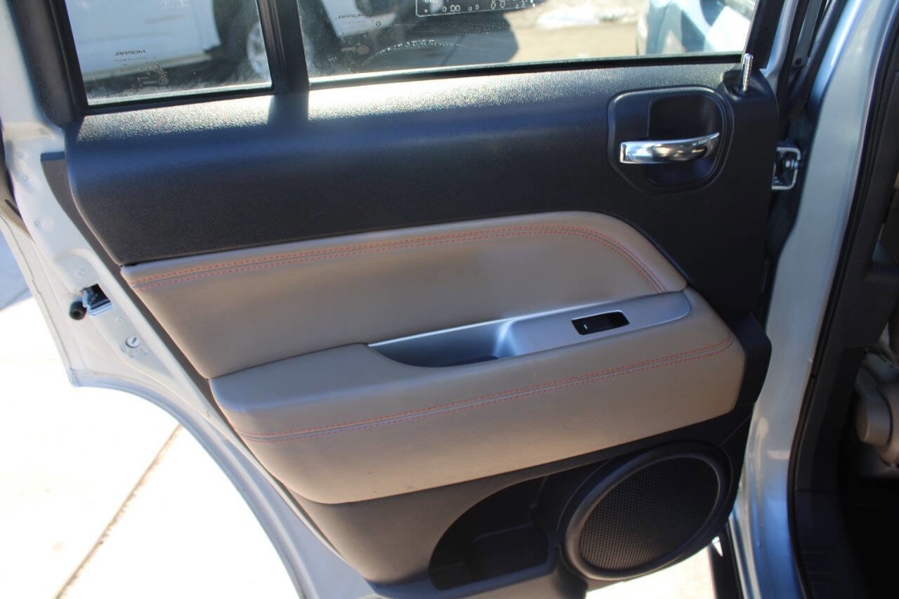 Used 2014 Jeep Compass Latitude image 15