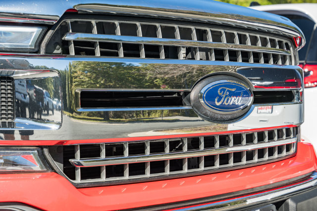 Used 2018 Ford F150 XLT w/ Equipment Group 302A Luxury AWD/4WD image 15