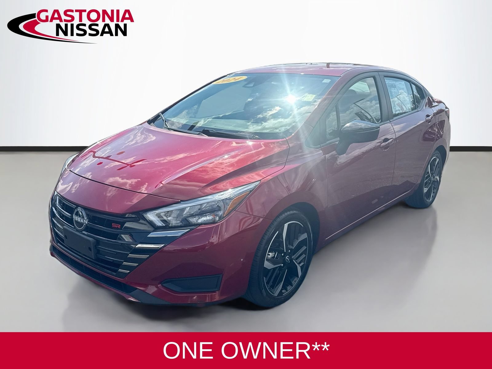 Used 2024 Nissan Versa SR FWD image 3