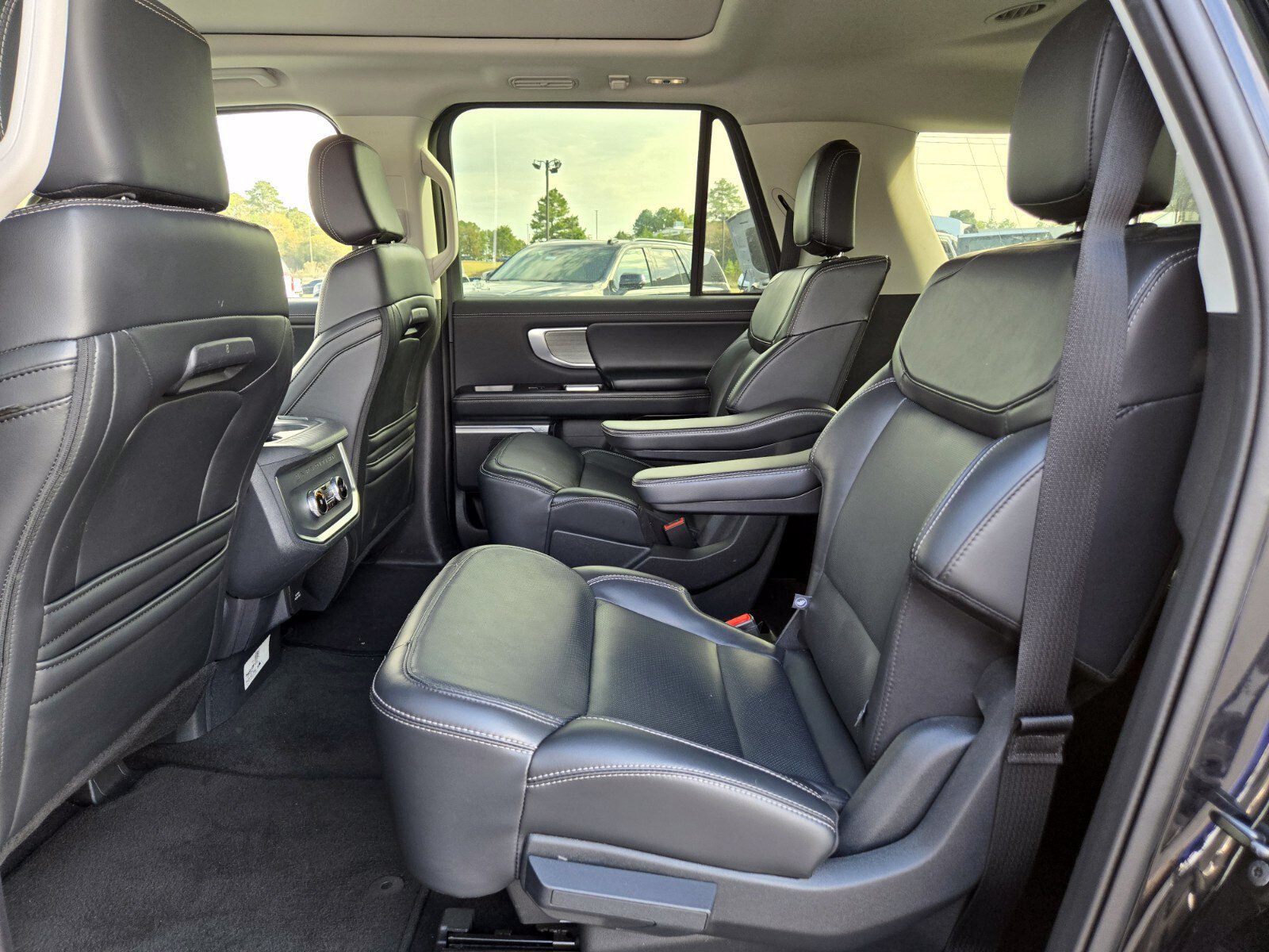 Used 2025 Ford Expedition Max Platinum AWD/4WD image 13