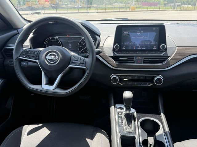 Used 2024 Nissan Altima 2.5 SV FWD image 11