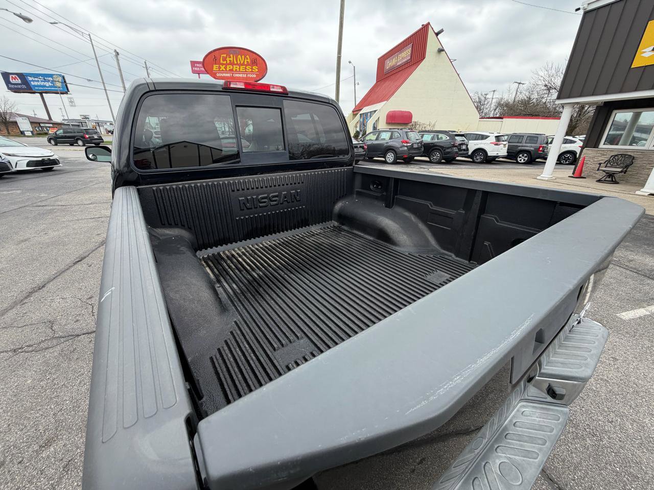 Used 2016 Nissan Frontier SV image 7