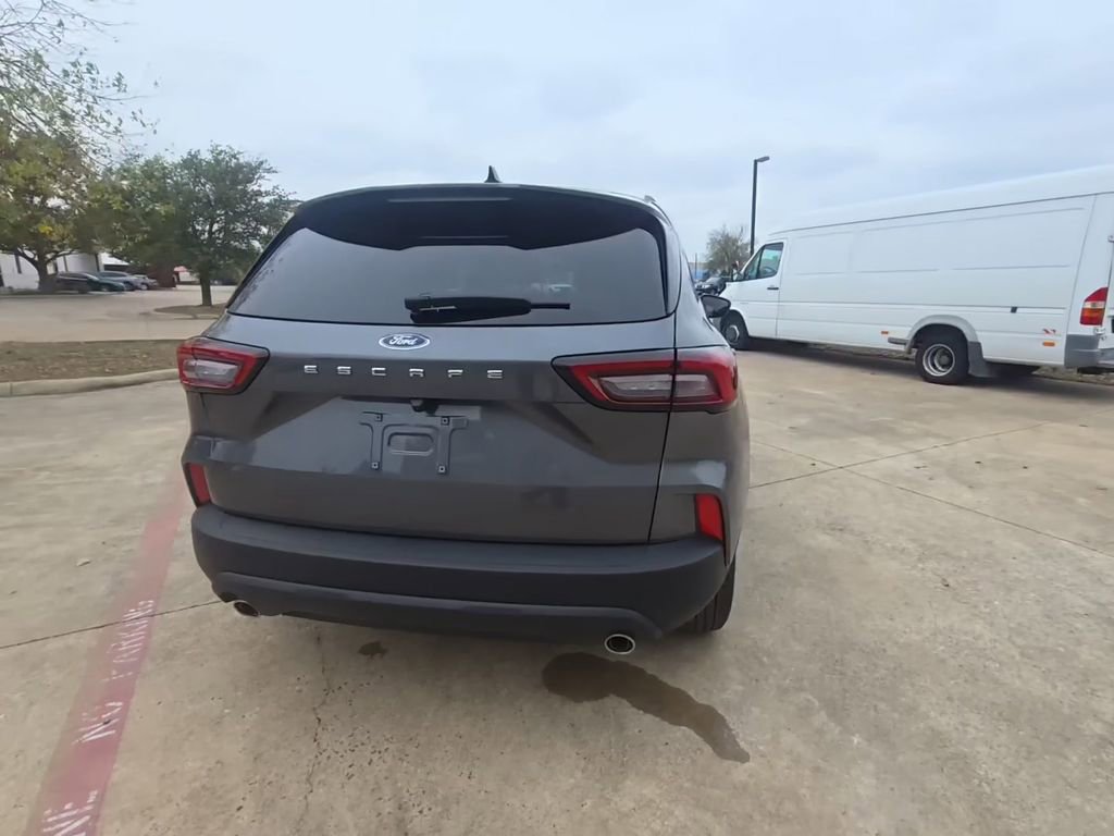 Used 2025 Ford Escape ST-Line image 3