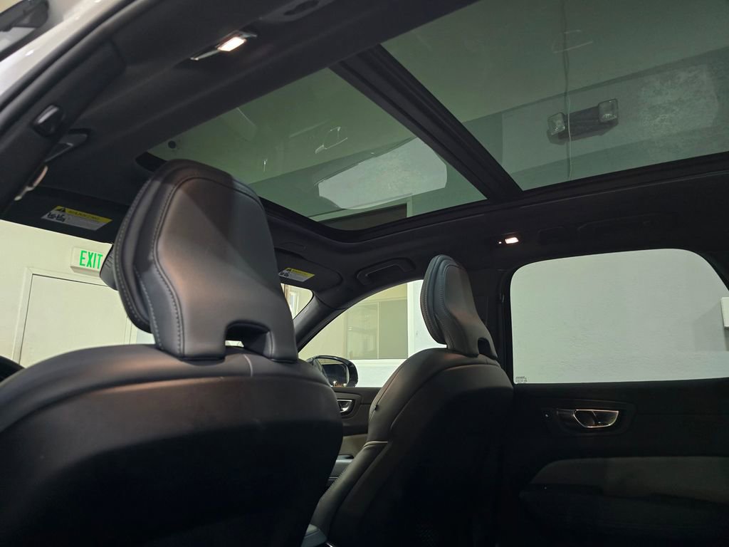 Used 2022 Volvo XC60 B5 R-Design w/ Climate Package image 24